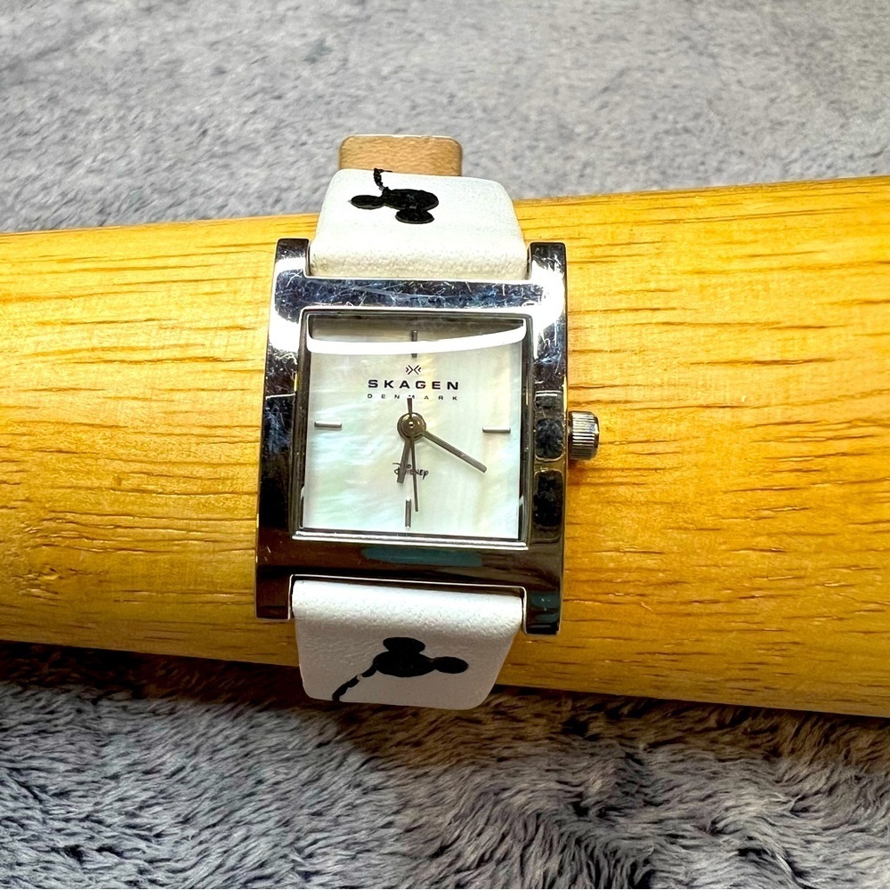 Disney Mickey Mouse Skagen Denmark Mother of Pearl Leather Watch